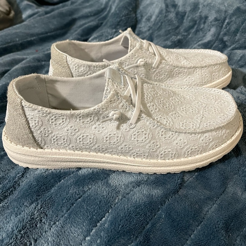 Light Blue Eyelet Patterned Hey Dudes Women’s 7